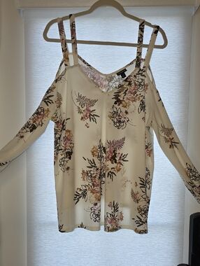 torrid Cream Floral Cold-Shoulder V-Neck Top